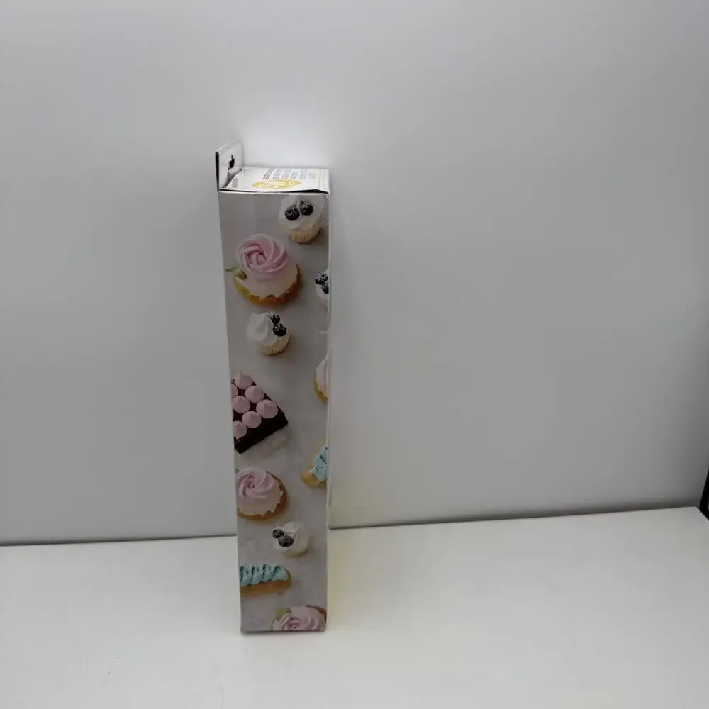 Wilton dessert decorator